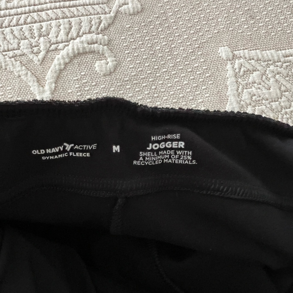 Old Navy High Waisted Dynamic Fleece Joggers - Picture 5 of 5